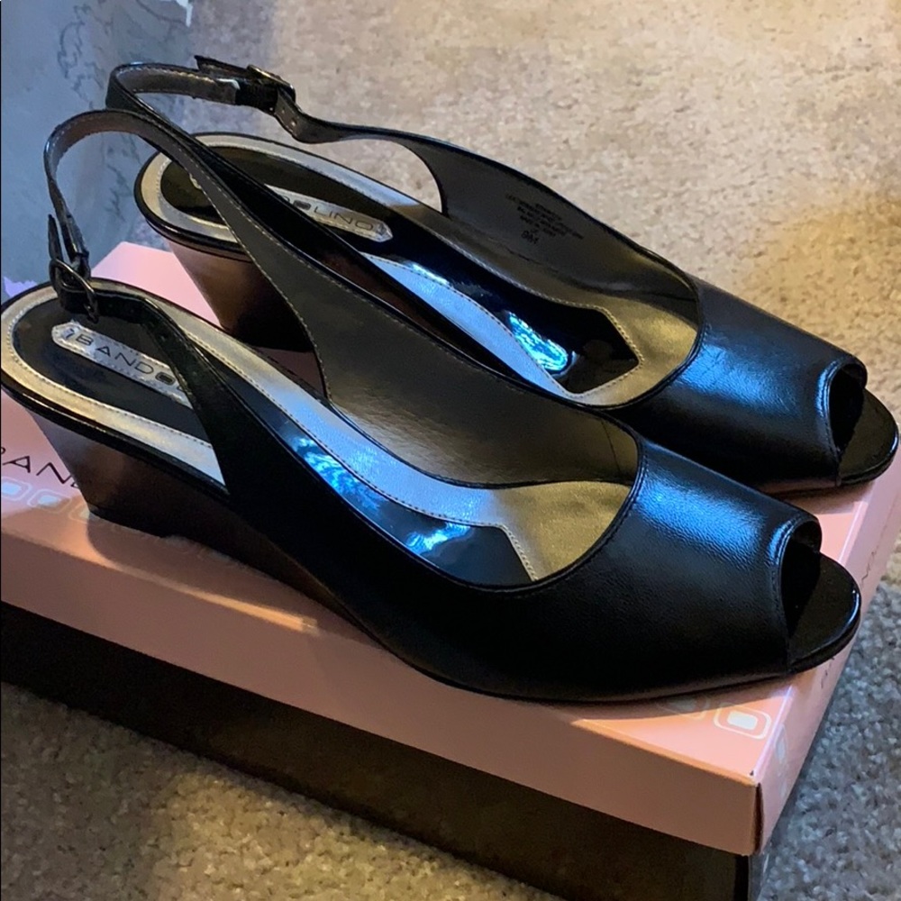 Bandolino wedge